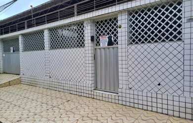 Imagem: A casa possui 3 Dormitórios, 2 Banheiros, 3 Vagas na garagem