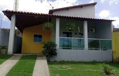 Imagem: A casa possui 4 Dormitórios, 3 Banheiros, 2 Vagas na garagem