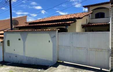 Imagem: A casa possui 2 Dormitórios, 2 Banheiros, 1 Vaga na garagem
