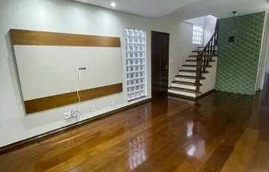 Imagem: A casa possui 3 Dormitórios, 3 Banheiros, 2 Vagas na garagem