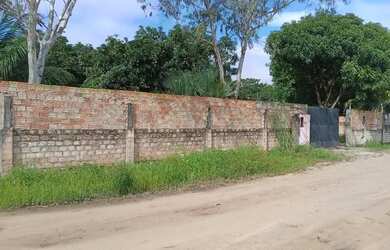 Imagem: A casa possui 3 Dormitórios, 3 Banheiros e 2 Vagas na garagem