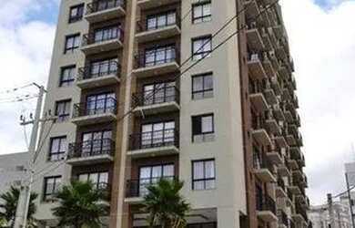 Imagem: O apartamento possui 1 Dormitório, 1 Banheiro, 1 Vaga na garagem