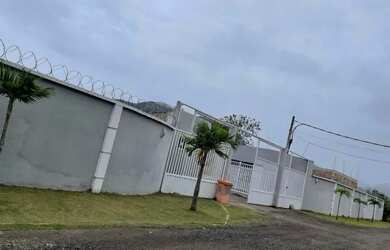 Imagem: A casa em condomínio possui 3 Dormitórios, 3 Banheiros, 3