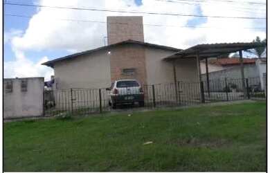 Imagem: A casa possui 2 Dormitórios, 1 Banheiro, 1 Vaga na garagem