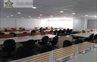 Imagem: O depósito possui 4 Vagas na garagem, 179m² de Área e está