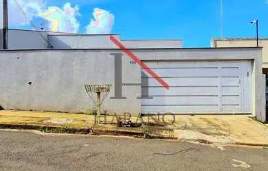 Imagem: A casa possui 3 Dormitórios, 2 Banheiros, 5 Vagas na garagem