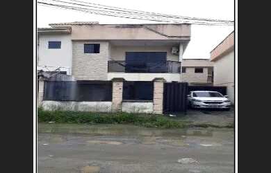 Imagem: A casa possui 3 Dormitórios, 2 Banheiros, 1 Vaga na garagem