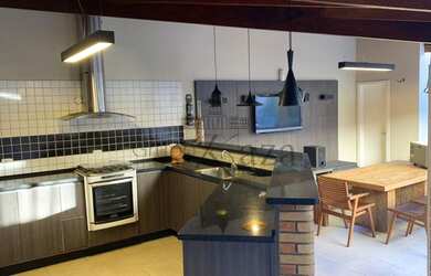 Imagem: A casa em condomínio possui 4 Dormitórios, 4 Banheiros, 2