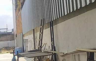 Imagem: O depósito possui 5 Vagas na garagem e 420m² de Área e está