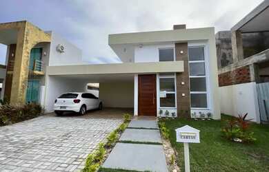 Imagem: A casa possui 3 Dormitórios, 2 Banheiros, 2 Vagas na garagem