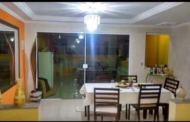 Imagem: A casa possui 2 Dormitórios, 1 Banheiro, 1 Vaga na garagem