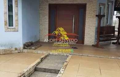 Imagem: A casa em condomínio possui 3 Dormitórios, 2 Banheiros e 220m²