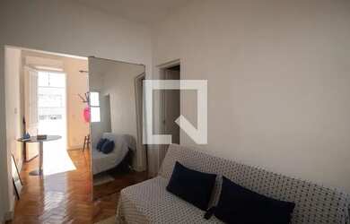 Imagem: O apartamento possui 1 Dormitório, 1 Banheiro, 38m² de Área