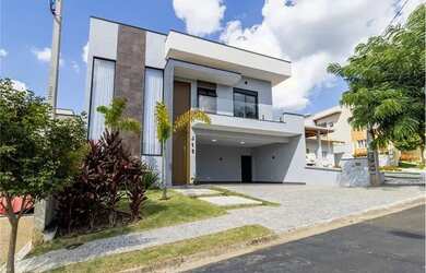 Imagem: A casa em condomínio possui 4 Dormitórios, 3 Banheiros, 2