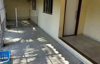 Imagem: A casa possui 2 Dormitórios, 1 Banheiro, Varanda e está localizado