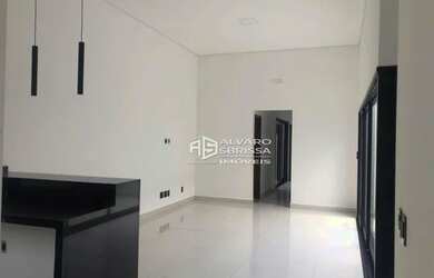 Imagem: A casa em condomínio à venda possui 3 Dormitórios, 2 Banheiros