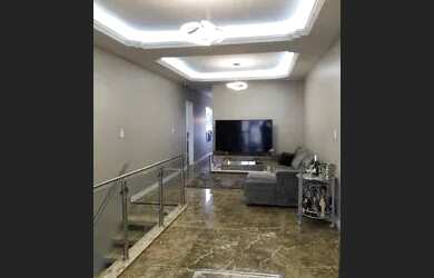 Imagem: A casa possui 4 Dormitórios, 5 Banheiros, 2 Vagas na garagem