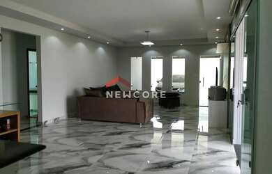 Imagem: A casa em condomínio possui 4 Dormitórios, 4 Banheiros e 1000m²