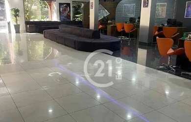 Imagem: O depósito possui 5 Vagas na garagem, 1.334m² de Área e