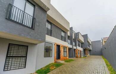 Imagem: A casa possui 3 Dormitórios, 3 Banheiros, 1 Vaga na garagem