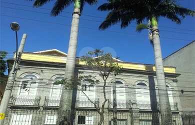 Imagem: O depósito possui 5 Vagas na garagem, 1.705m² de Área e