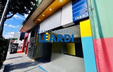 Imagem: O depósito possui 1 Vaga na garagem e 224m² de Área e está