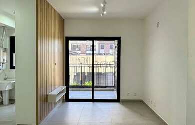 Imagem: O apartamento possui 3 Dormitórios, 1 Banheiro, 2 Vagas na