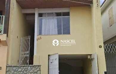 Imagem: A casa possui 3 Dormitórios, 2 Banheiros, 1 Vaga na garagem