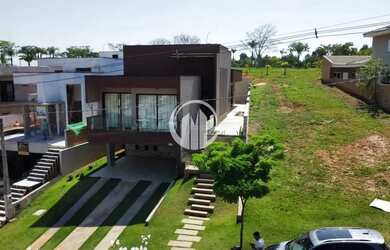 Imagem: A casa em condomínio possui 4 Dormitórios, 5 Banheiros, 4