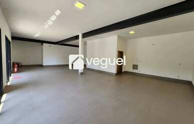 Imagem: O depósito possui 4 Vagas na garagem, 125m² de Área e está