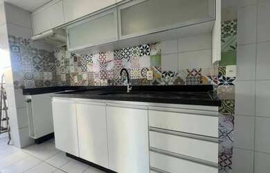 Imagem: A casa possui 4 Dormitórios, 2 Banheiros, 1 Vaga na garagem