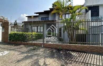 Imagem: A casa possui 3 Dormitórios, 5 Banheiros, 5 Vagas na garagem