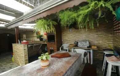 Imagem: A casa possui 5 Dormitórios, 5 Banheiros, 2 Vagas na garagem