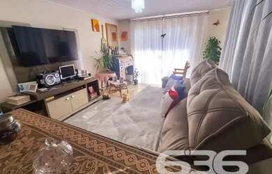 Imagem: A casa possui 2 Dormitórios, 2 Banheiros, 3 Vagas na garagem