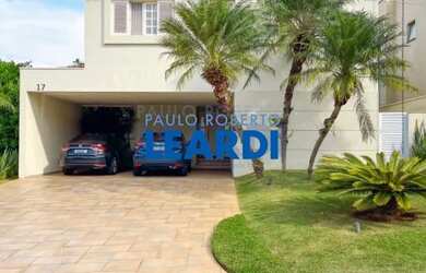 Imagem: A casa em condomínio possui 4 Dormitórios, 5 Banheiros, 4