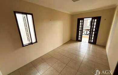 Imagem: A casa em condomínio possui 4 Dormitórios, 3 Banheiros, 4