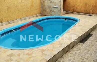 Imagem: A casa possui 4 Dormitórios, 3 Banheiros, 4 Vagas na garagem