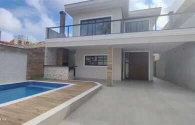 Imagem: A casa possui 3 Dormitórios, 5 Banheiros, 4 Vagas na garagem