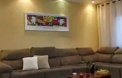 Imagem: A casa possui 3 Dormitórios, 5 Banheiros, 4 Vagas na garagem