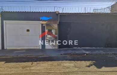 Imagem: A casa possui 5 Dormitórios, 5 Banheiros, 4 Vagas na garagem