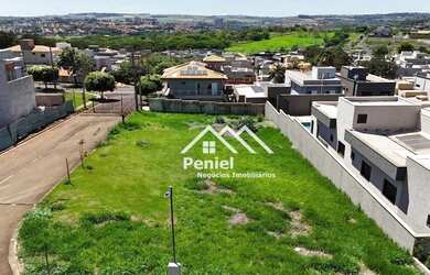 Imagem: O terreno possui 1000-0m² de Área e está localizado em Vila