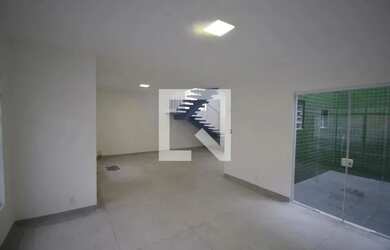 Imagem: A casa possui 3 Dormitórios, 2 Banheiros, 640m² de Área