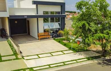 Imagem: A casa em condomínio possui 3 Dormitórios, 2 Banheiros, 3