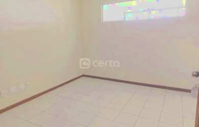 Imagem: O depósito possui 1 Vaga na garagem, 83m² de Área e está