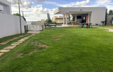 Imagem: A casa em condomínio possui 5 Dormitórios, 5 Banheiros, 5