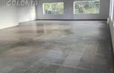 Imagem: O depósito possui 4 Vagas na garagem e 538m² de Área e está