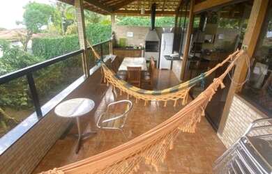 Imagem: A casa possui 2 Dormitórios, 3 Vagas na garagem e está localizado