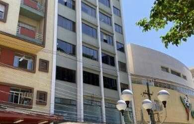 Imagem: O depósito possui 3 Vagas na garagem, 300m² de Área e está