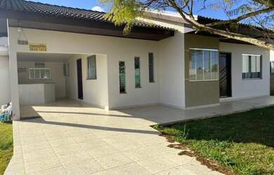 Imagem: A casa possui 2 Dormitórios, 1 Banheiro, 3 Vagas na garagem