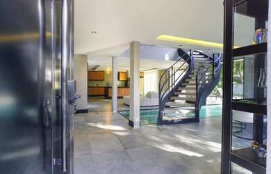 Imagem 2: UMA LINDA MANSÃO EM CONDOMÍNIO DE 47O METROS QUADRADO